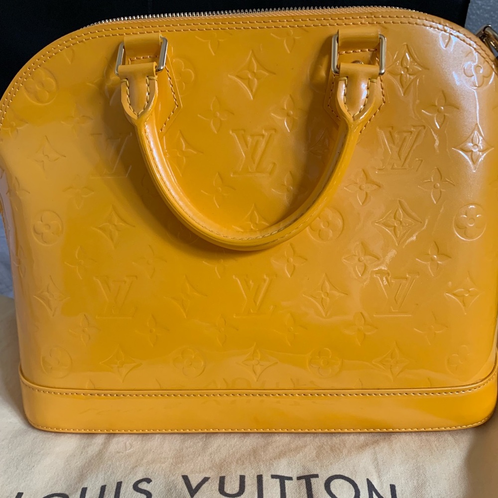Authentic Louis Vuitton Alma PM Monogram Vernis.
